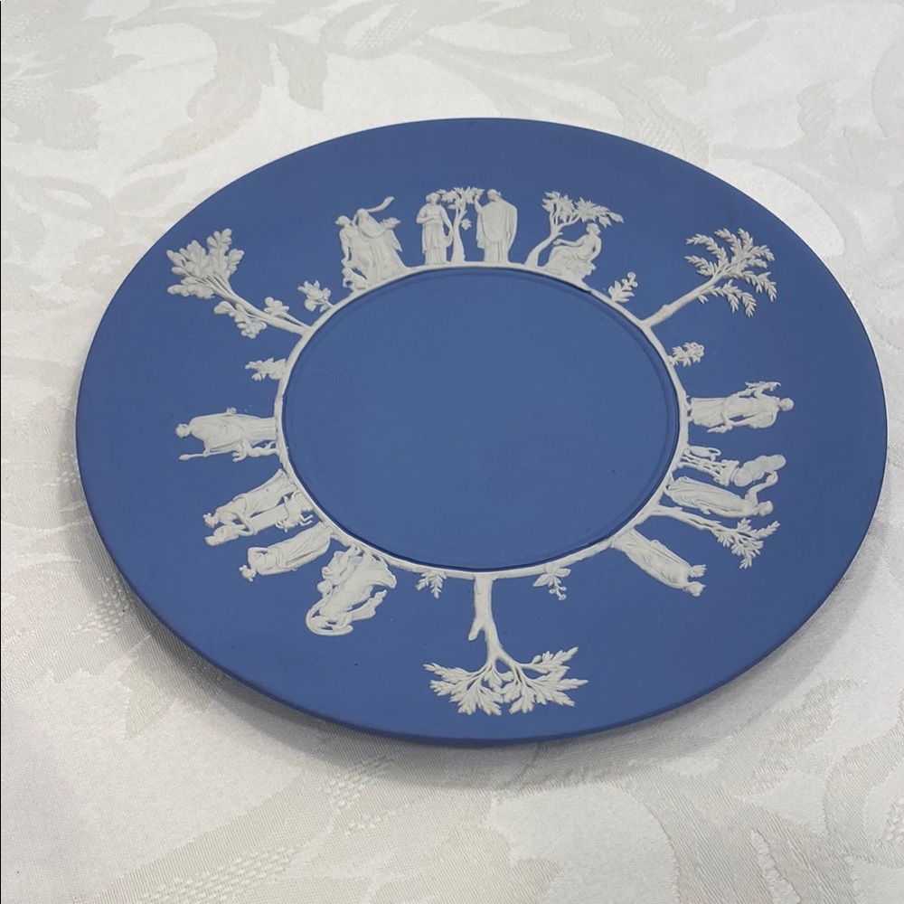 💙Wedgwood Blue and White Decorative Plate